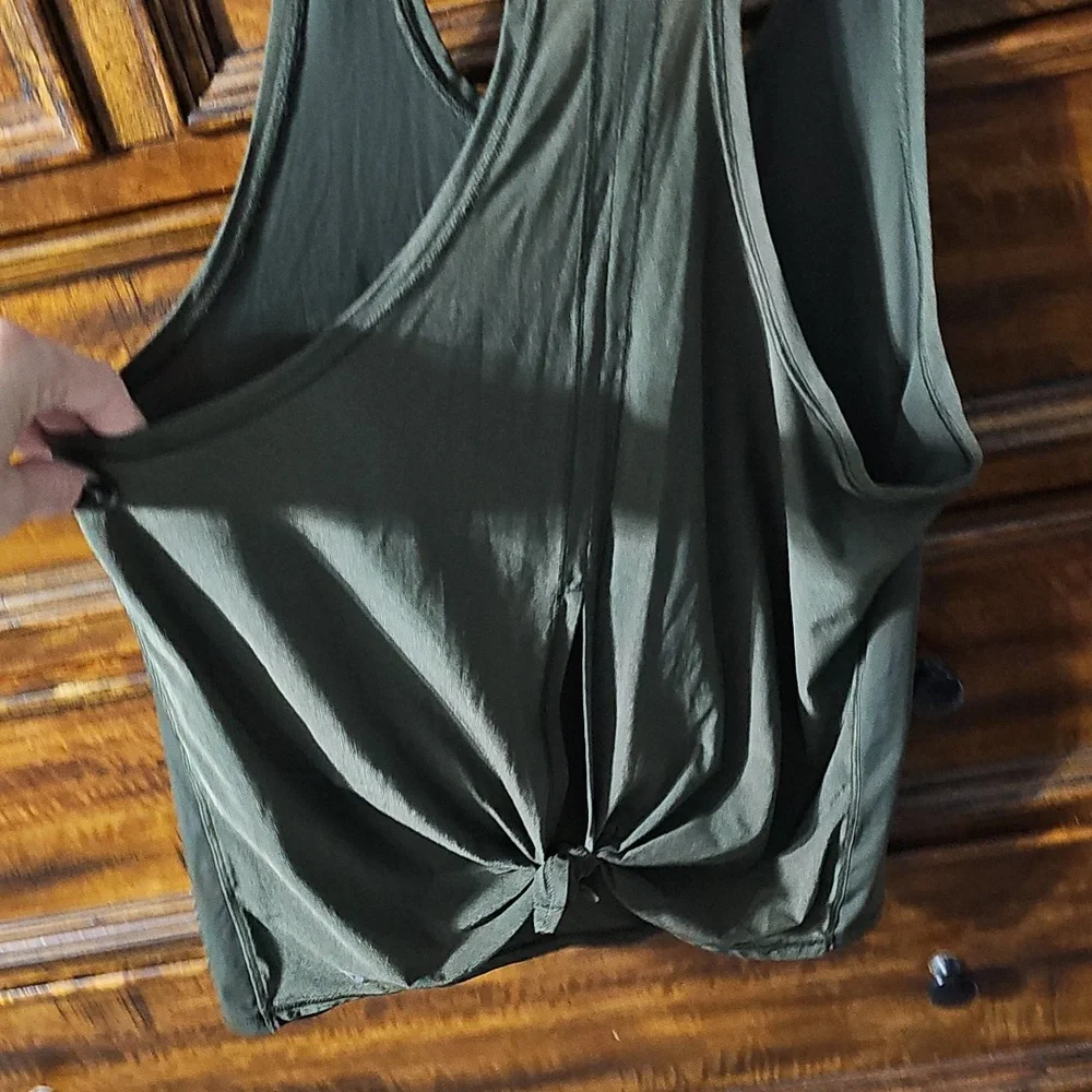 Lululemon Womens Dark Green Tie Back Tank Top. 17